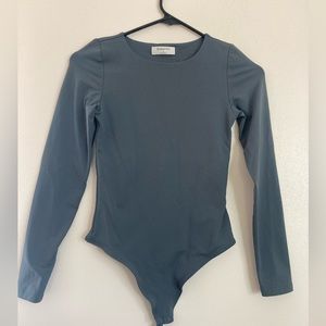 Aritzia Babaton Contour Crew Longsleeve Bodysuit, size small
